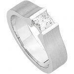 A Solitaire Princess Cut Diamond Bar Set Ring C908 with a princess cut diamond set in white gold.