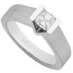 A solitaire bar set square emerald cut diamond ring C914 in white gold.