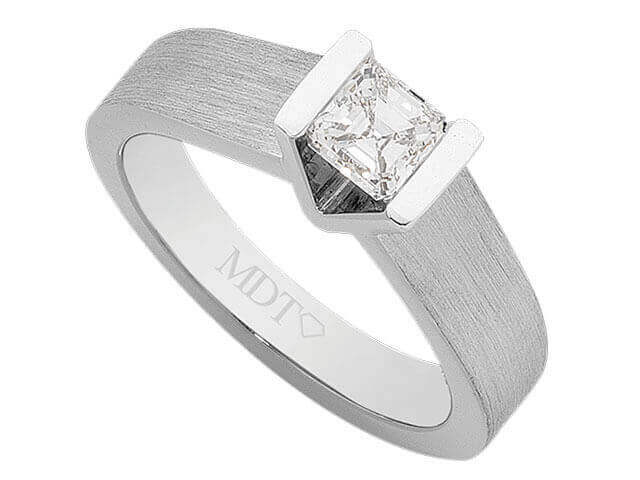 A solitaire bar set square emerald cut diamond ring C914 in white gold.