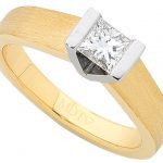A yellow gold Bar Set Solitaire Princess Cut Diamond Ring C914.