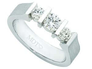 White Gold Three Stone Round Diamond Ring C970.
