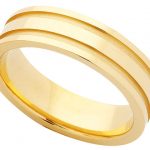 A men's wedding band, Grooved Flat Band C601 in yellow gold.