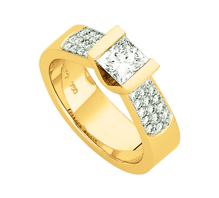 Bar Set Princess Cut With Pave Sides in Yellow Gold