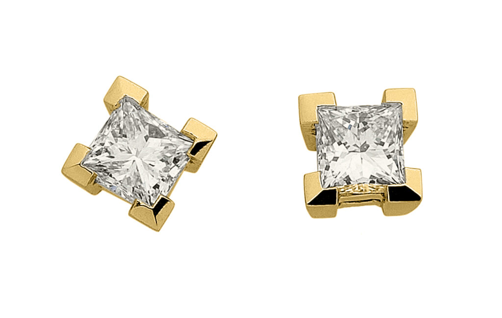 Princess Cut Diamond Stud Earrings in Yellow Gold C852