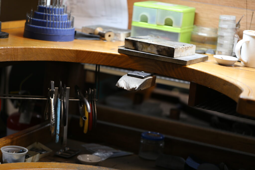 Image of a jewellers repair bench/desk in the MDT DESIGN jewellery workshop.