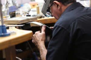 Master-jeweller-repairing-jewellery-in-melbourne-workshop