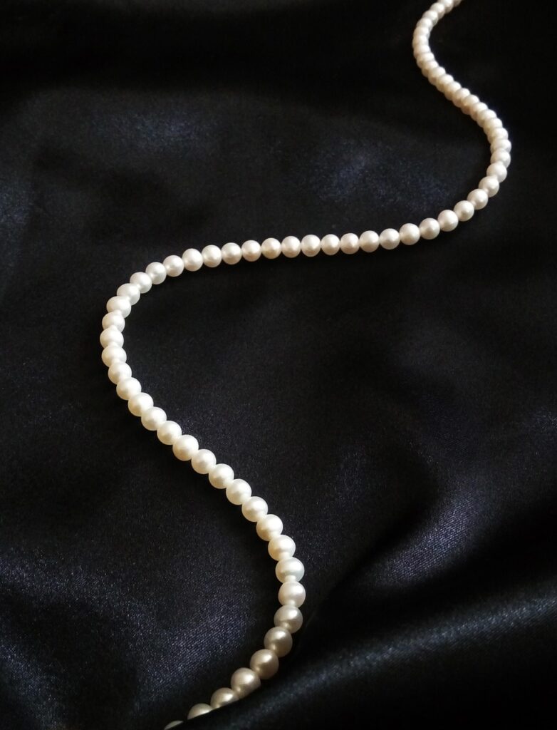 strand-of-threaded-pearls