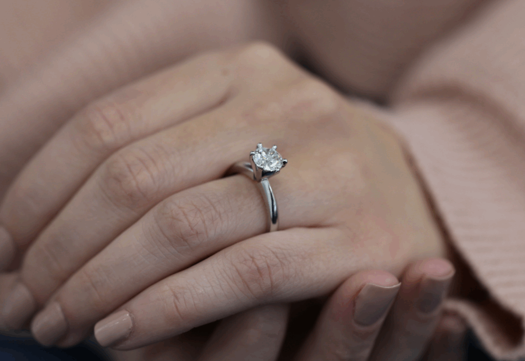 A 1.5 ct diamond engagement ring on the hand