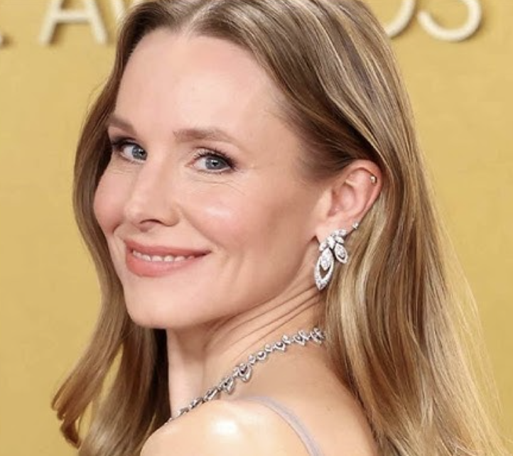Kristen Bell close up wearing a marquise diamond necklacewith focus on the matching earrings on the red carpet of the Actor Awards.