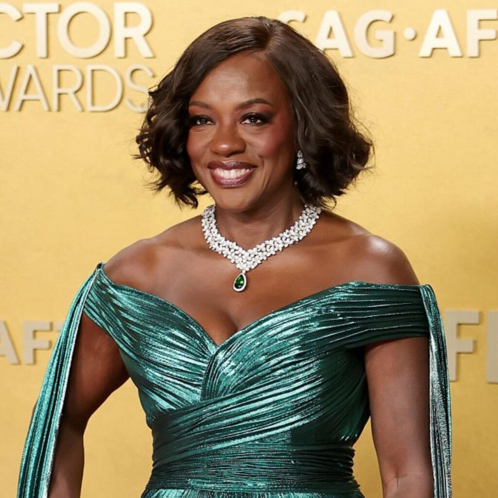 Viola Davis wearing a diamond collier necklace with a pear-shaped tsavorite garnet centre stone at the Actor Awards.