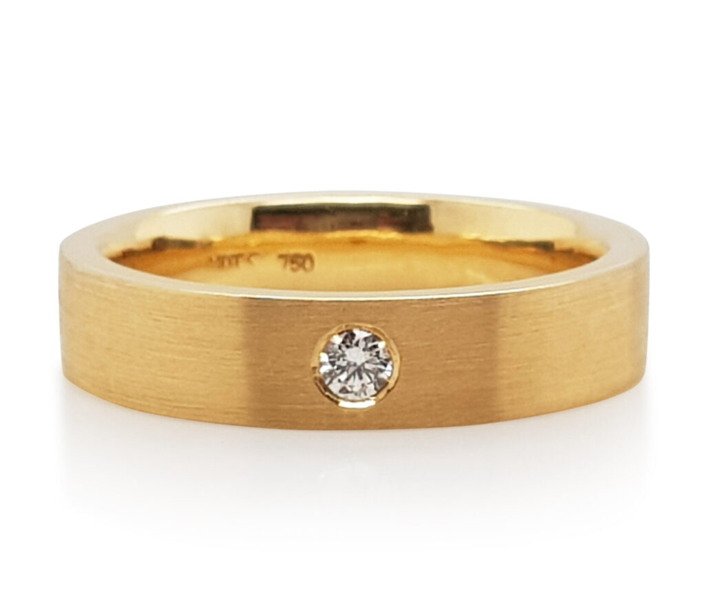 Custom Men’s Round Diamond Wedding Ring in 18ct Yellow Gold