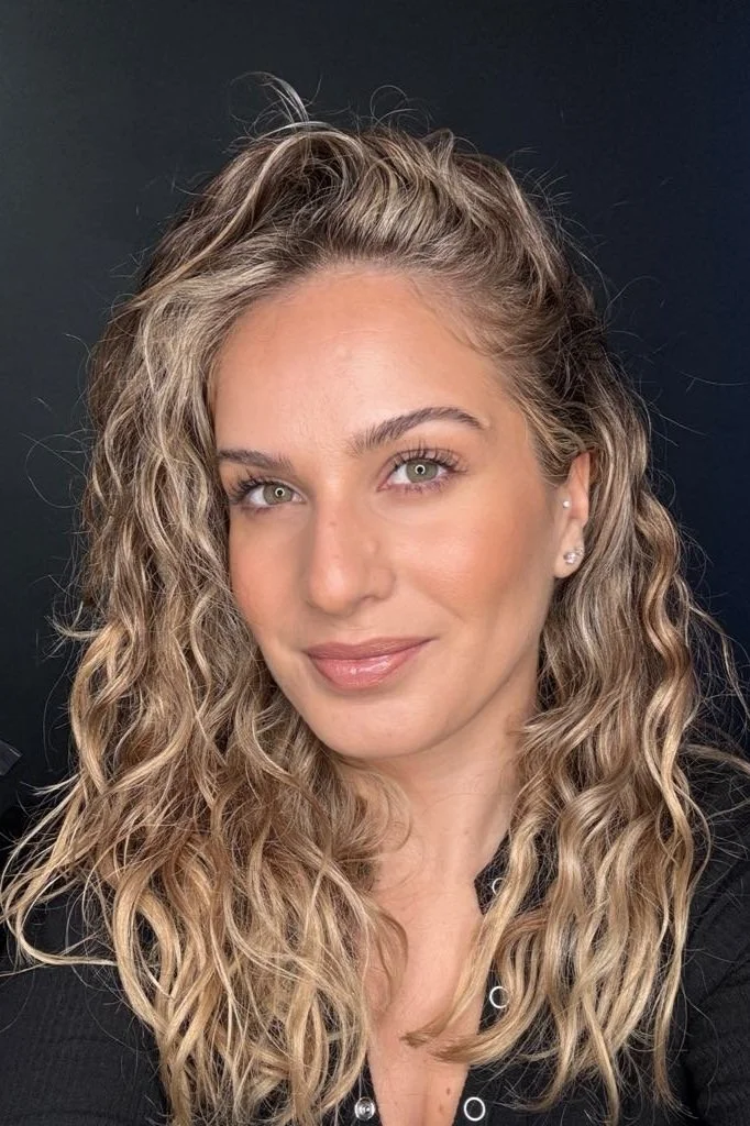 photo of professional Melbourne makeup artist ellen theo makeup designation bridal makeup
